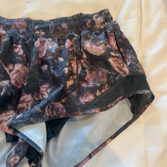 Lululemon shorts 2.5” - Picture 2 of 4